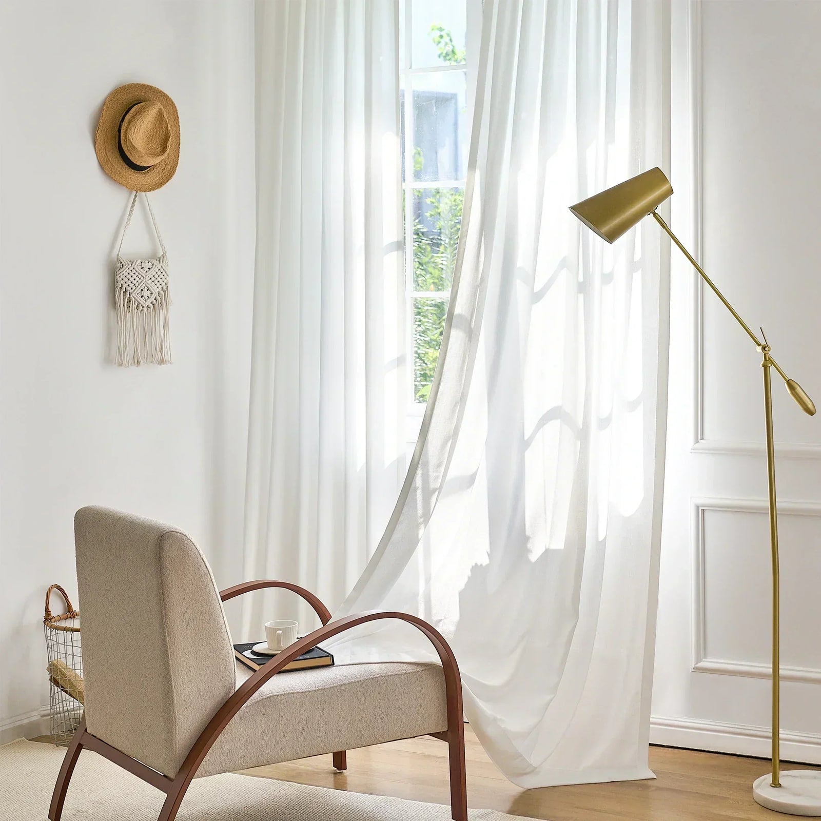 Diagram of white curtains