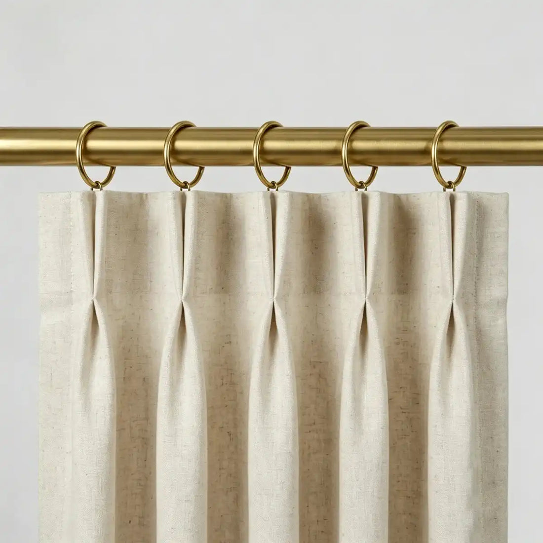 Set of 20 gold-colored curtain rings with metal clips for hanging curtains, made of durable steel, suitable for home decor