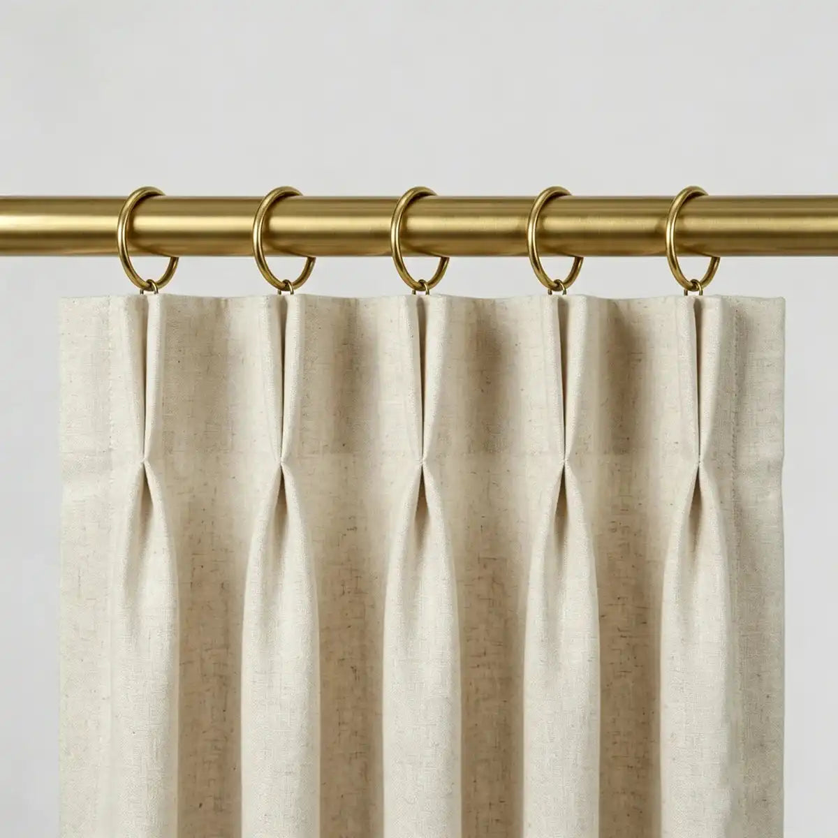 Set of 20 gold-colored curtain rings with metal clips for hanging curtains, made of durable steel, suitable for home decor